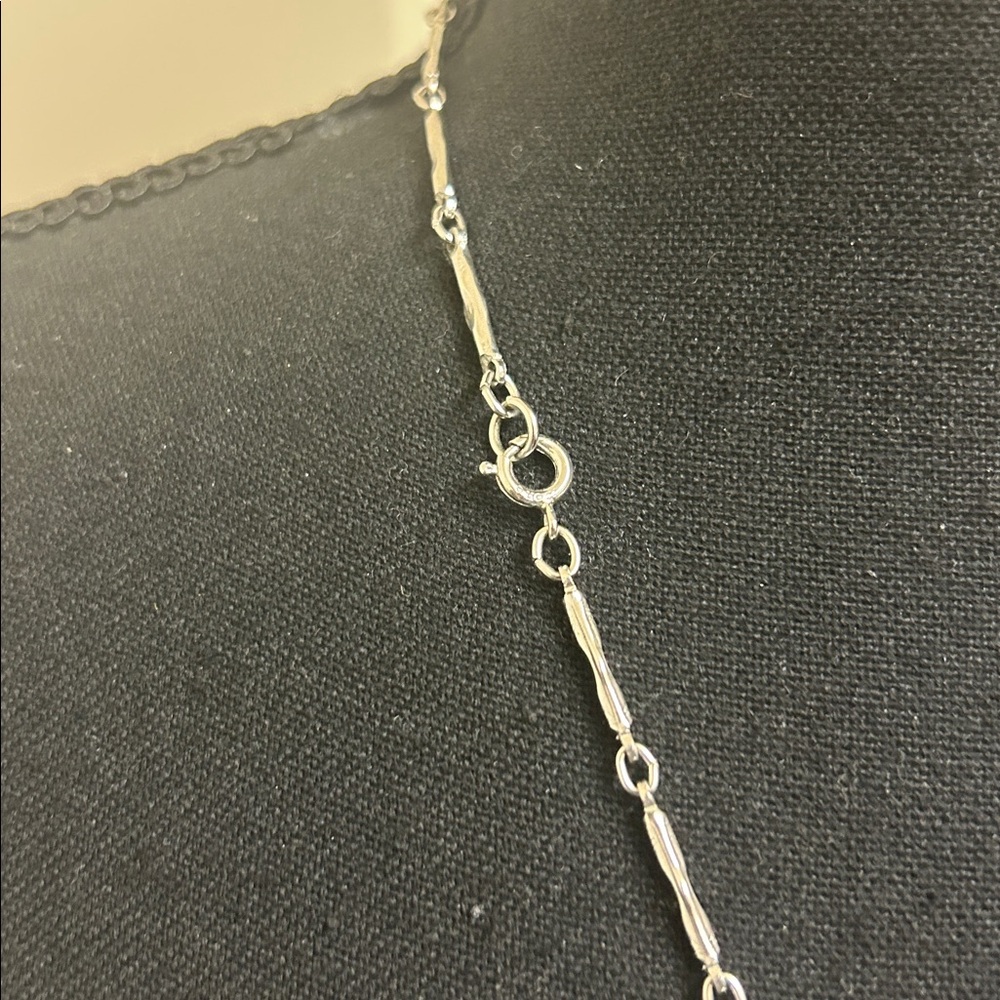 Avon Vintage Celtic Flair Pendant Necklace: 1970's Stunning Bar Link Chain, 24” - Picture 5 of 6